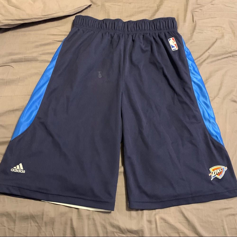 ADIDAS OKC THUNDER MENS BASKETBALL SHORTS. LARGE